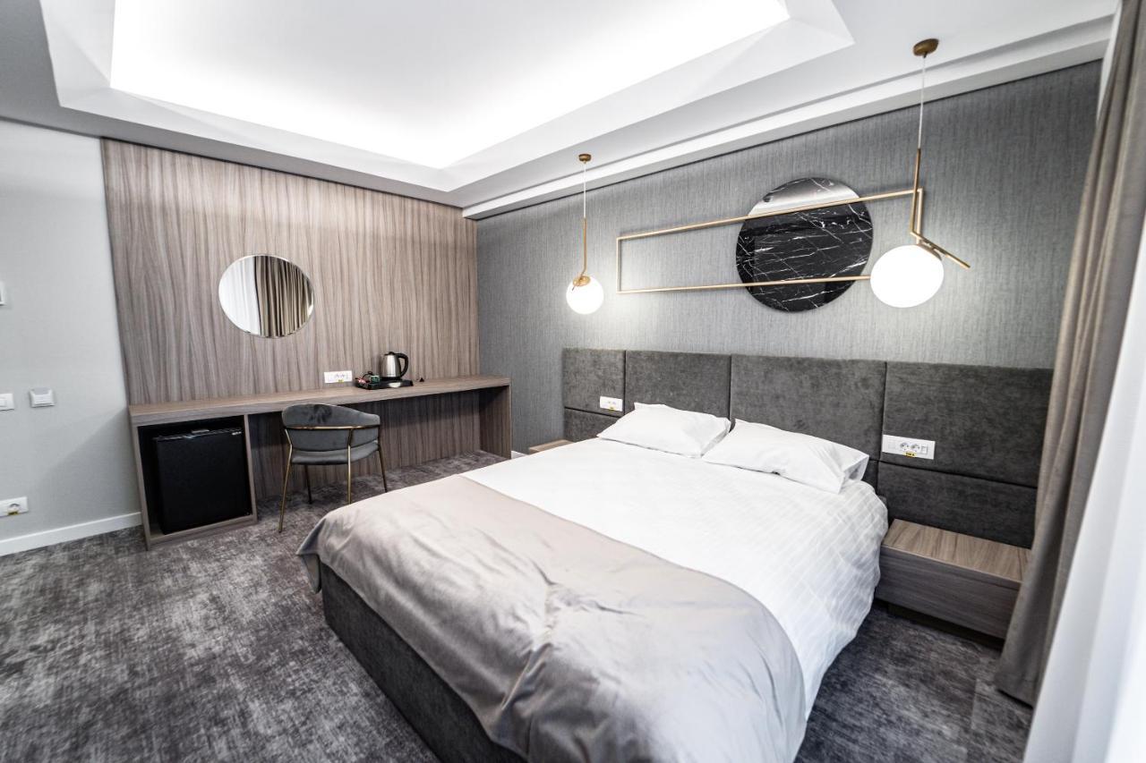 Caprice Complex Hotel Bacău Eksteriør billede