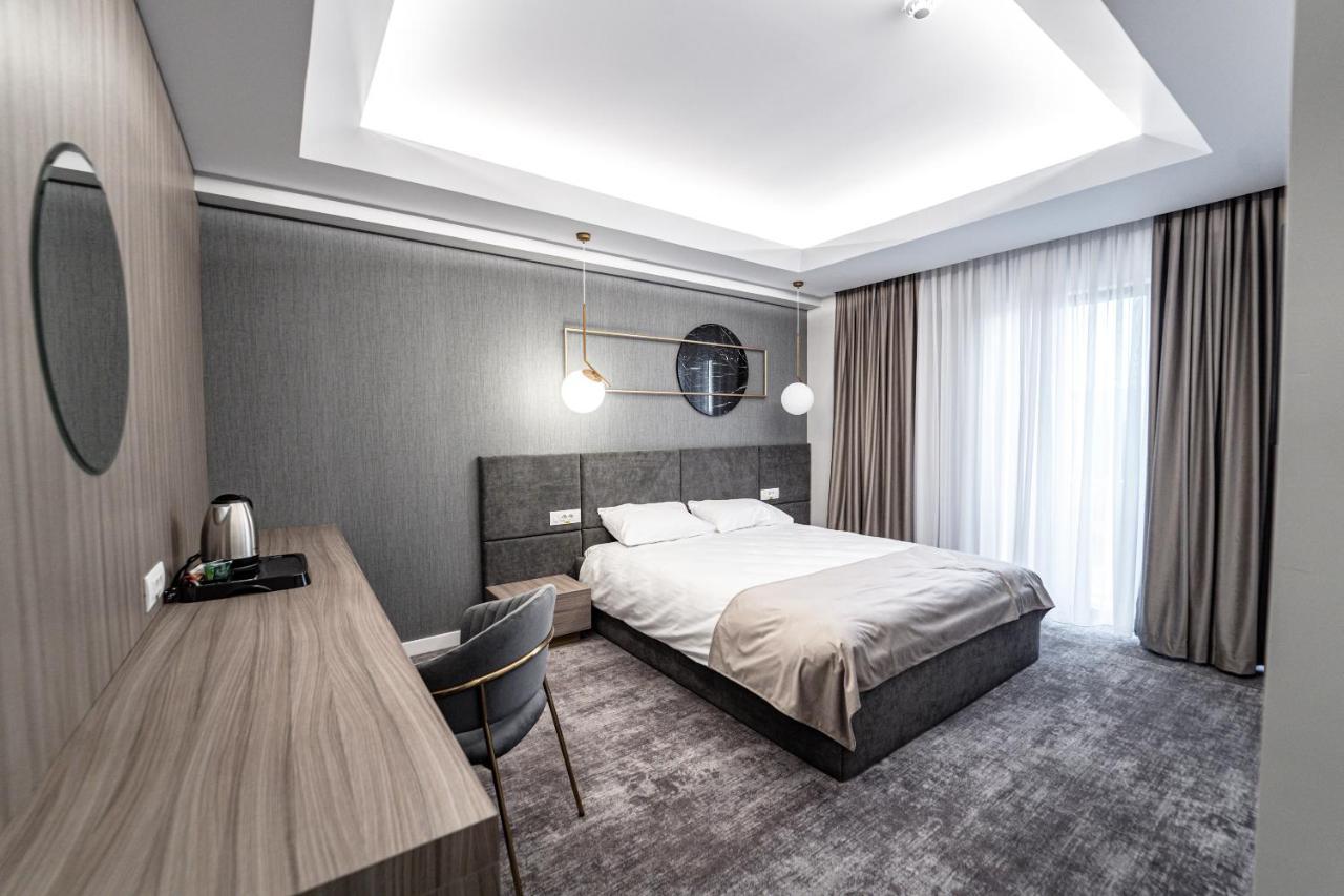 Caprice Complex Hotel Bacău Eksteriør billede