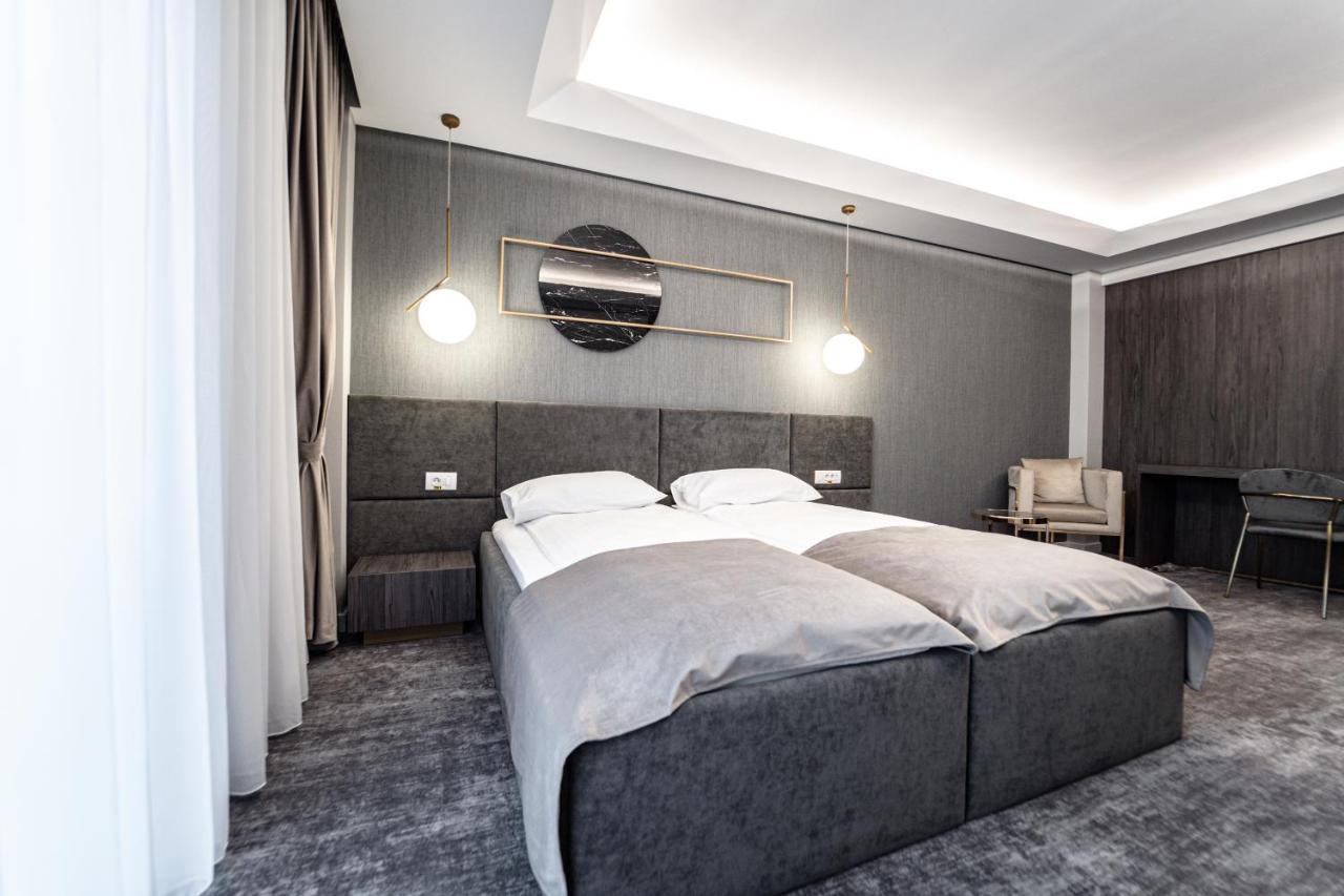 Caprice Complex Hotel Bacău Eksteriør billede