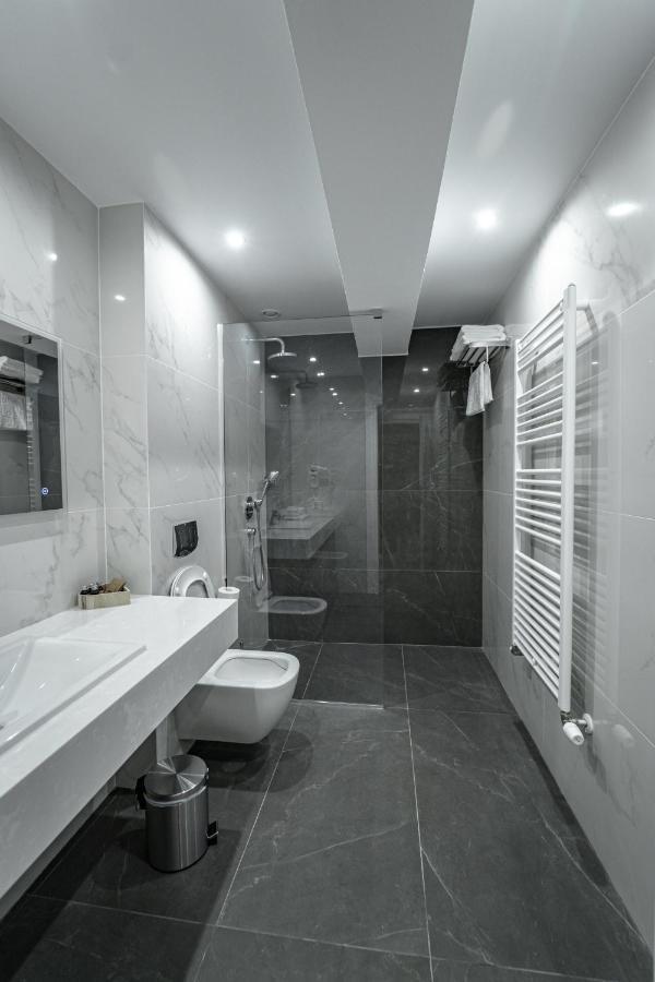 Caprice Complex Hotel Bacău Eksteriør billede