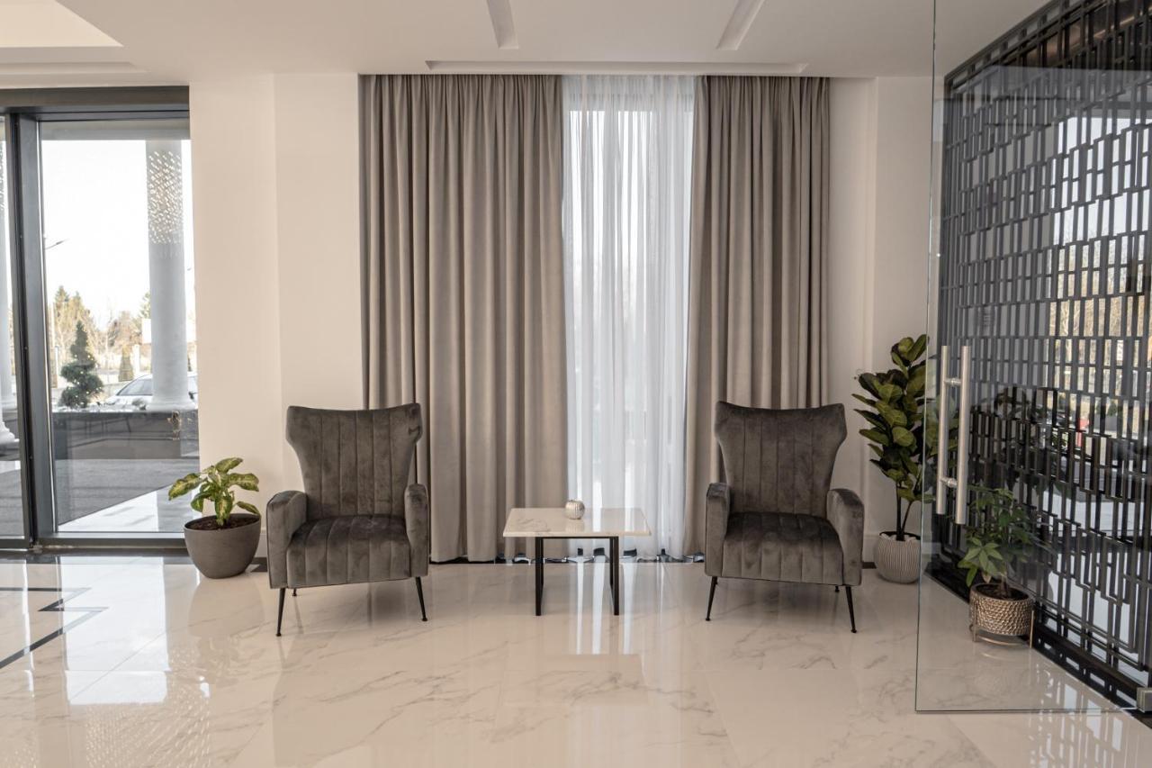 Caprice Complex Hotel Bacău Eksteriør billede